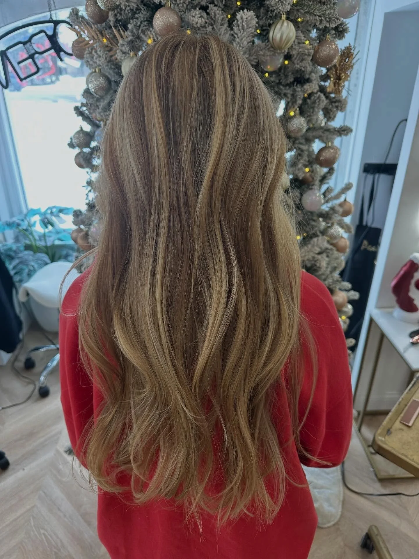 Beautiful subtle natural highlights by Katie😍