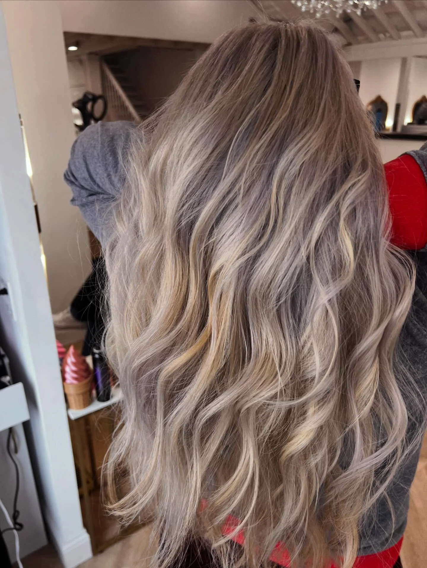 BLONDE BY JERSEY!!! 😍