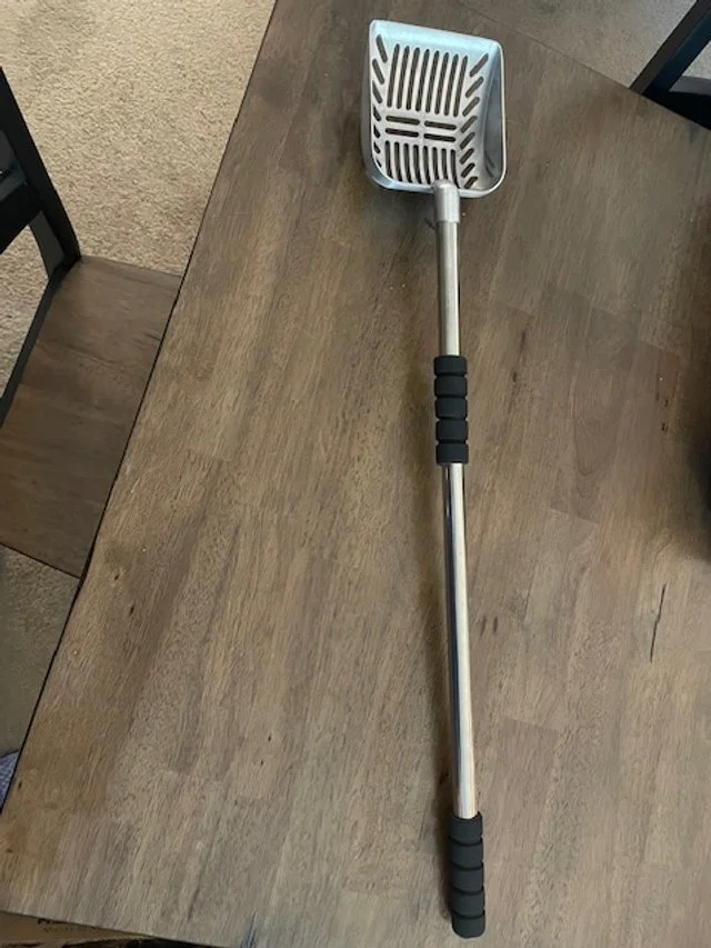 long handled litter scoop