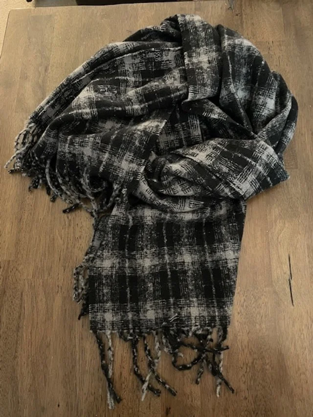 black/gray plaid scarf