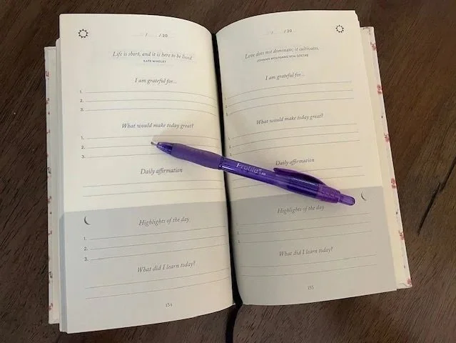 floral five minute journal with gratitude prompts
