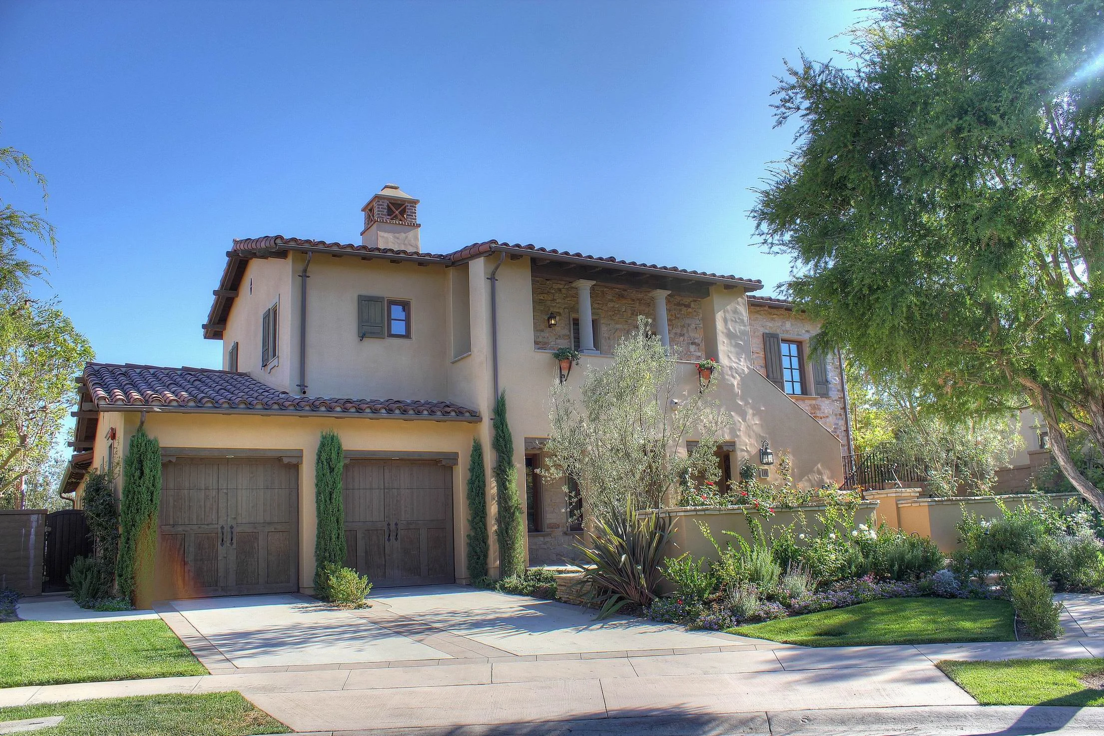 05     Front House  .jpg