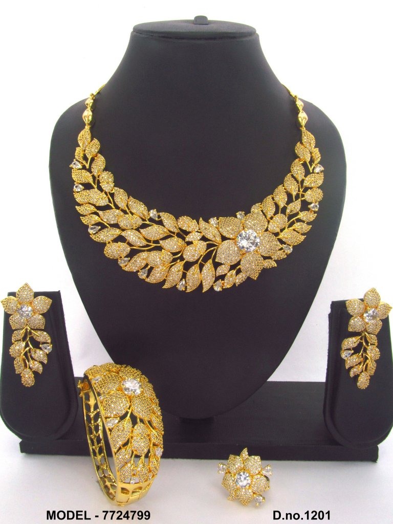 Fadila necklace set 
