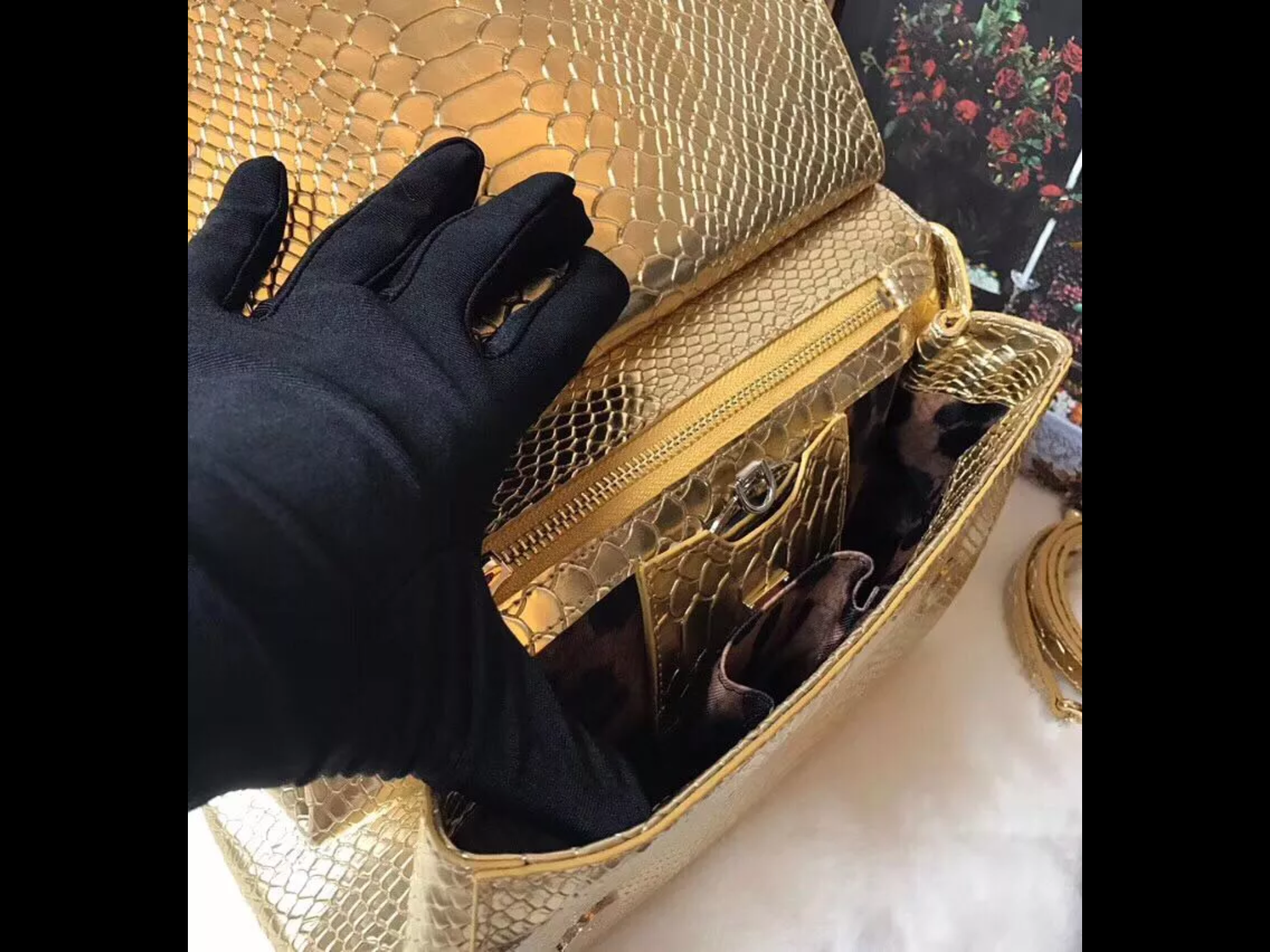 Bili’s Runway 100% Real Leather Handbag.