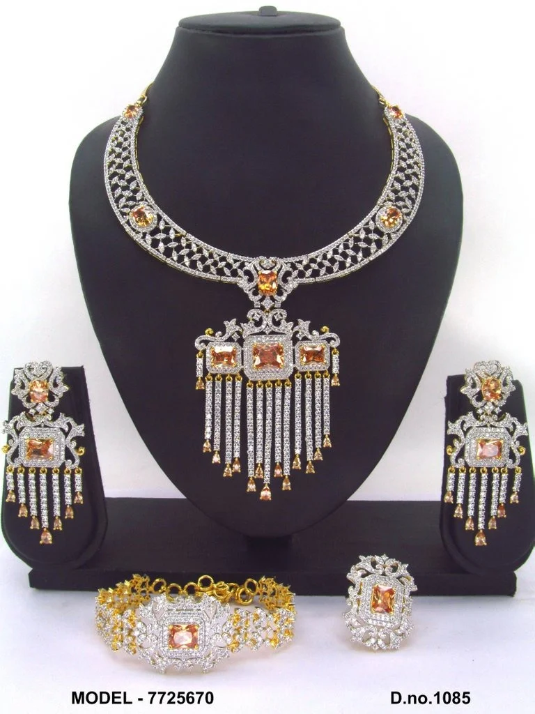 MGina Glittering Necklace Set 