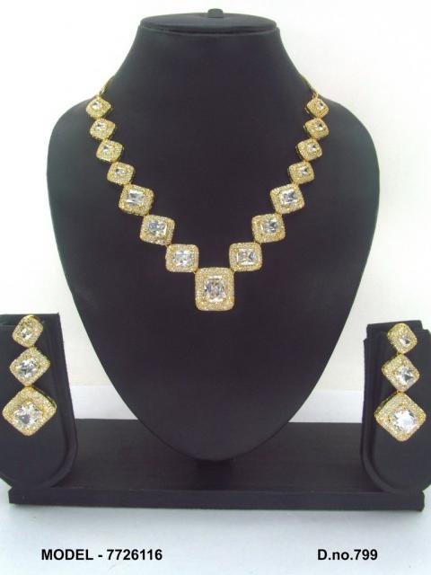 Cozzio Necklace Set
