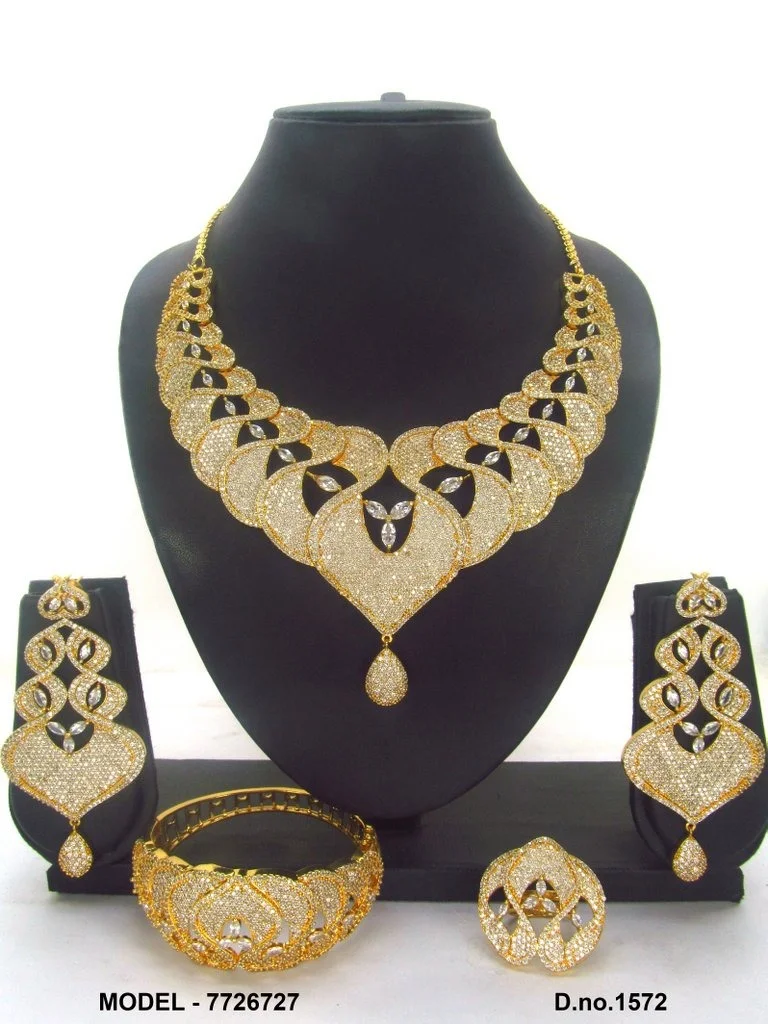 BOLD N BEAUTIFUL NECKLACE SET