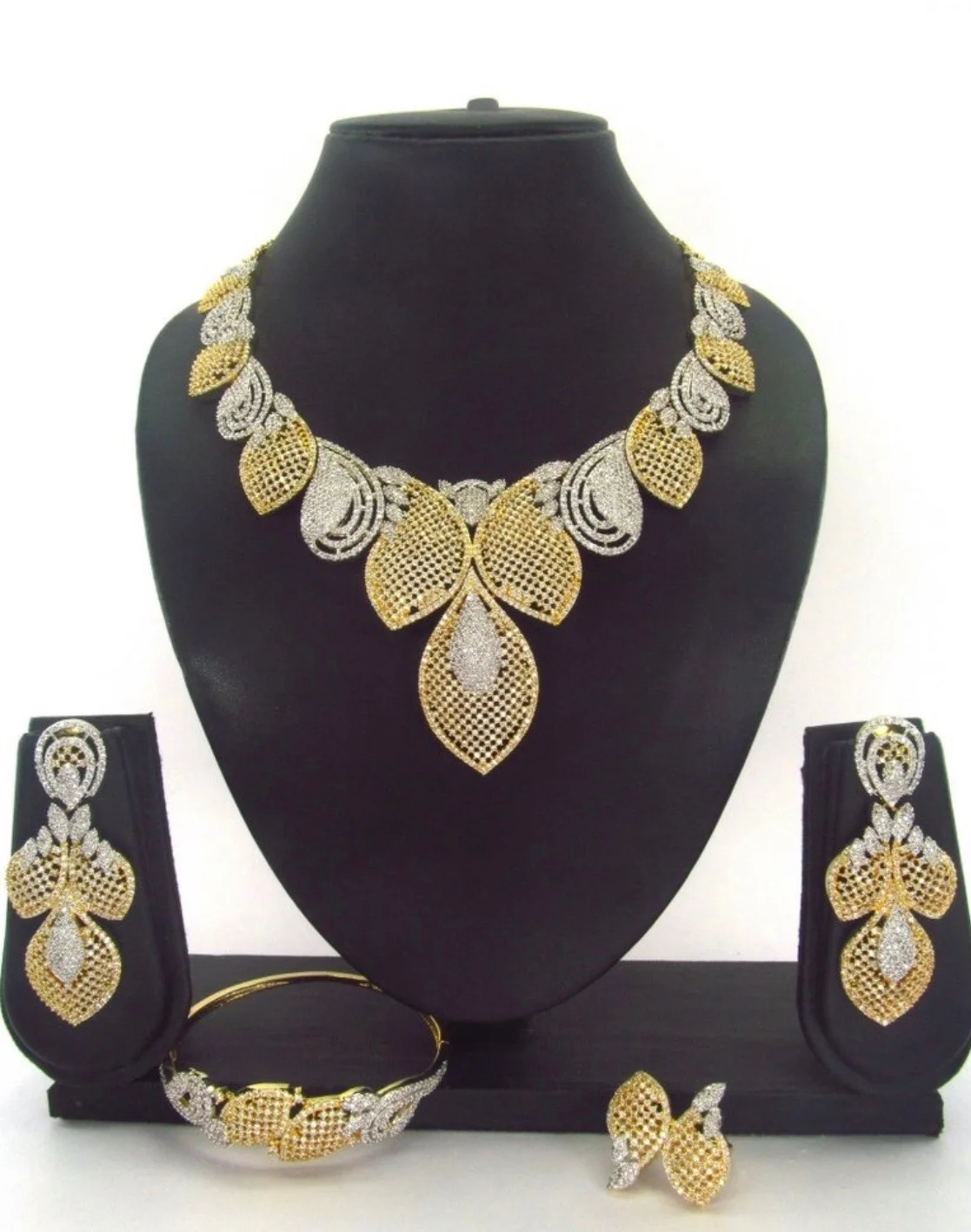 Belgrade Necklace Set