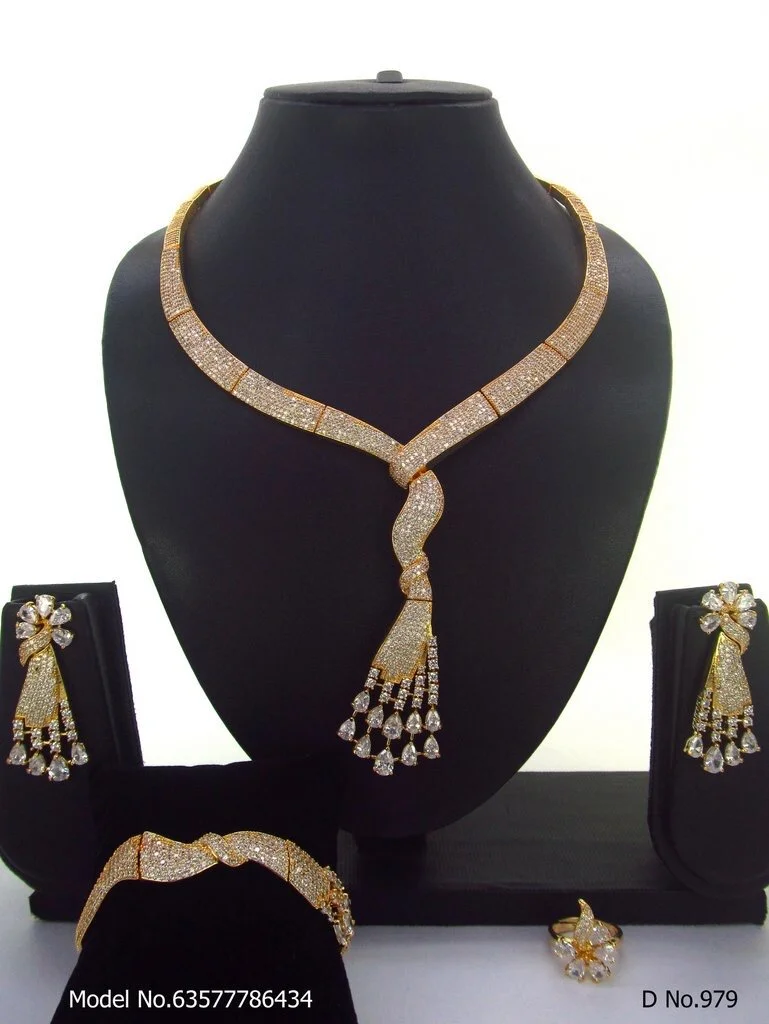 Dsquare Drop Crystal Necklace Set!
