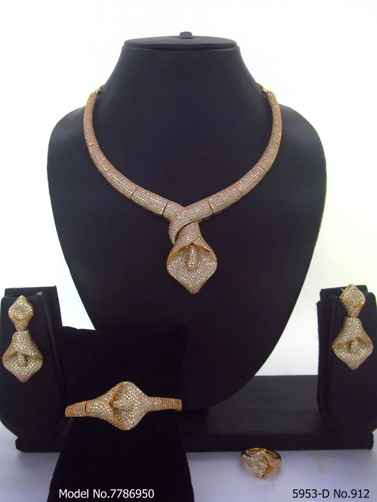 Cait Necklace Set