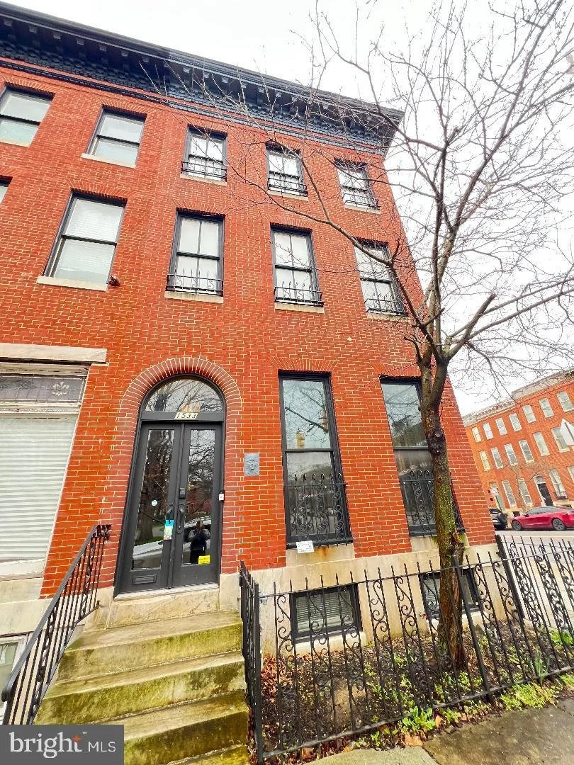 West Lombard Airbnb Stay