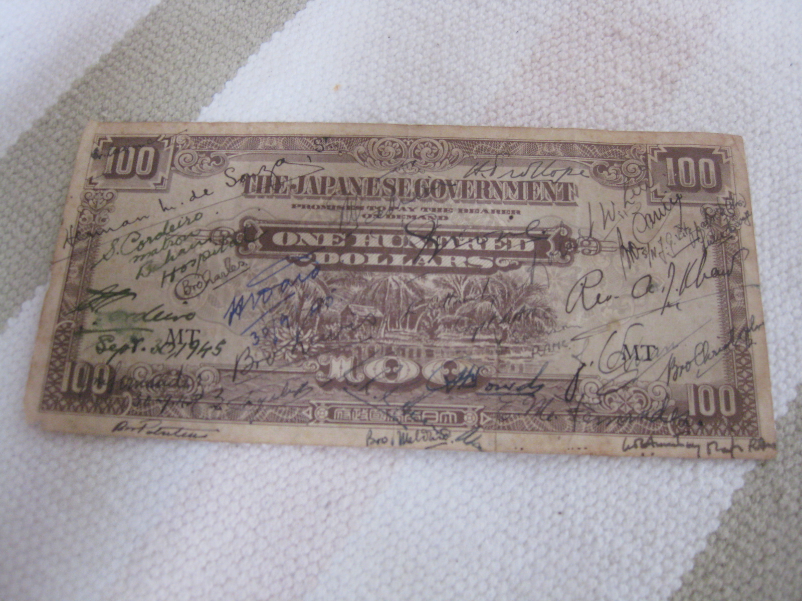 A Japanese note that Brother Brendan Hare got Bahau settlers to sign before they left. Given to Brian Fitzpatrick (son of John and Lulu Fitzpatrick).