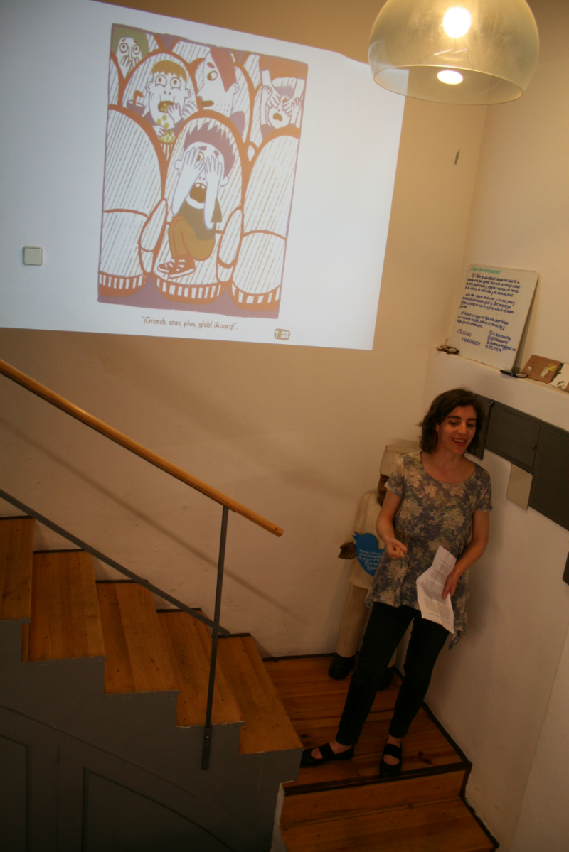 Raquel presentando. Foto: Miki Hernández. 