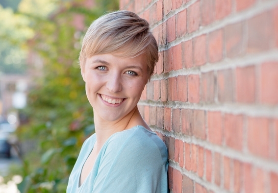 Danielle Andersen Headshot.jpg