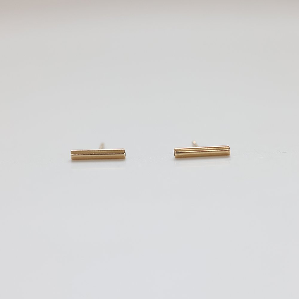 bar horizon studs.jpg