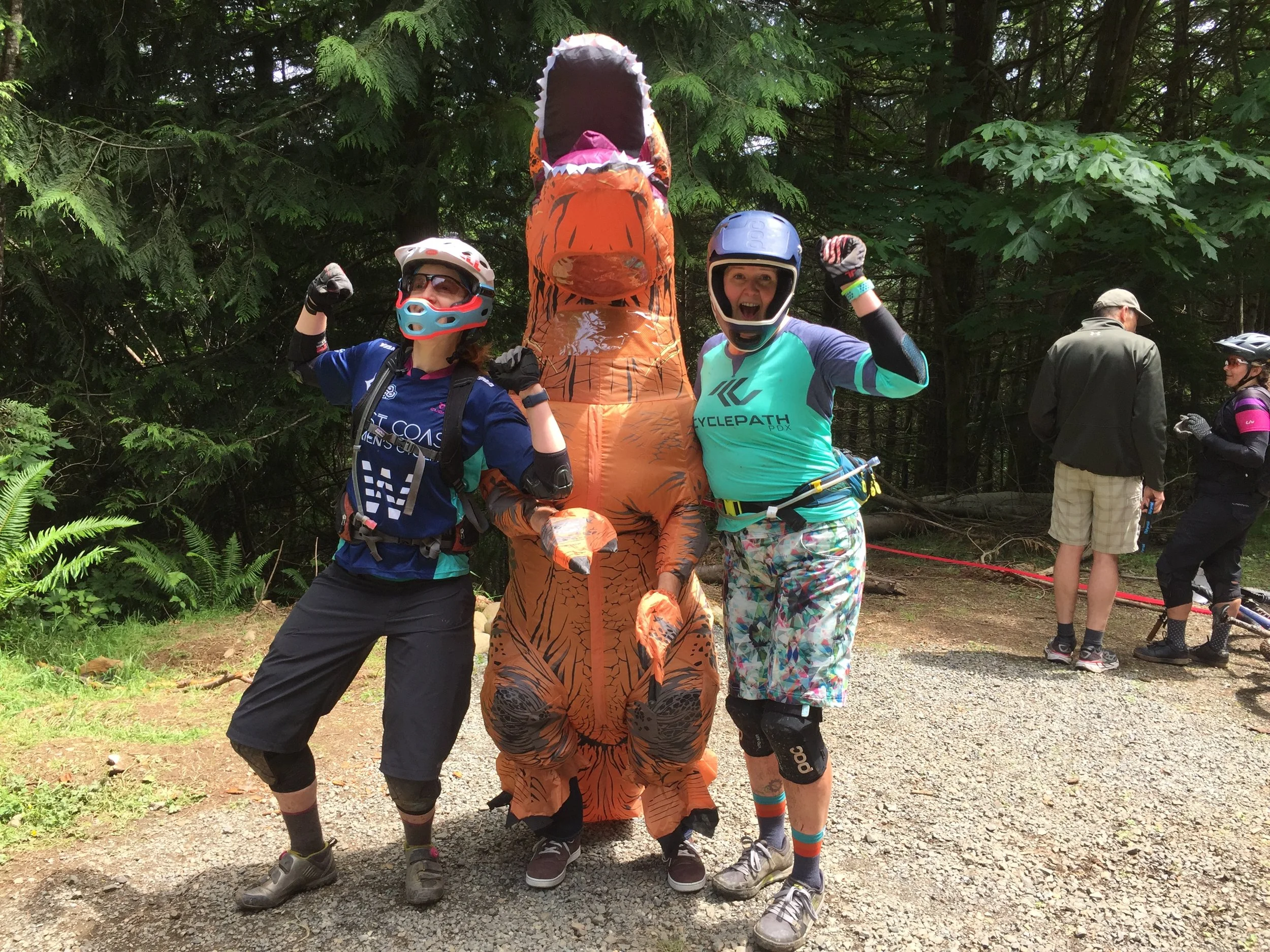 And Aliza is not afraid to make new friends. Here she is rubbing shoulders with the locals at Sturdy Dirty Tiger Mountain Enduro.