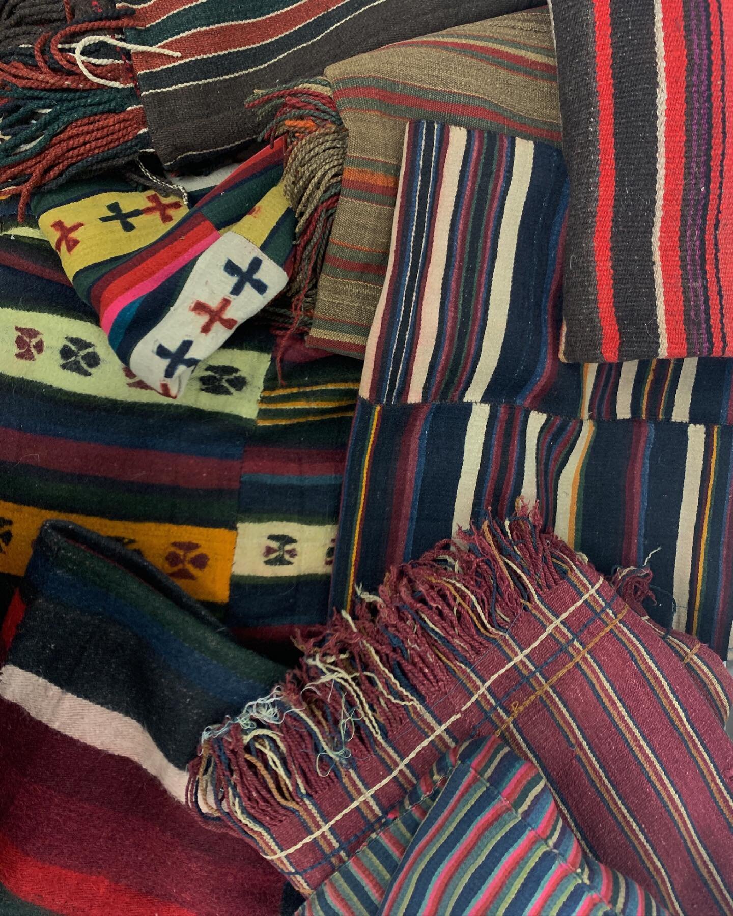 Unpacking an auction haul of Tibetan wool blankets and textiles!
