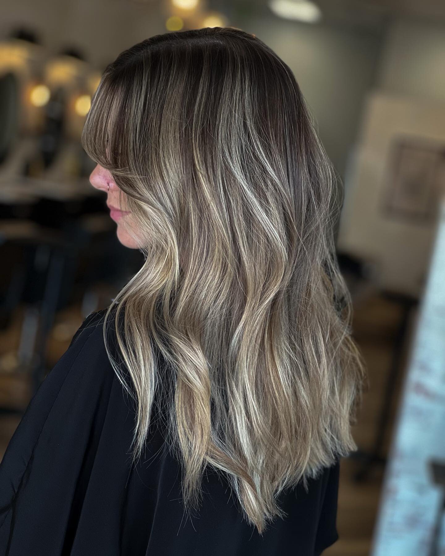 All we can say is wow 🤩 beautiful work done by @tayeveretthair ✨ click the link in our bio to book with Taylor!
