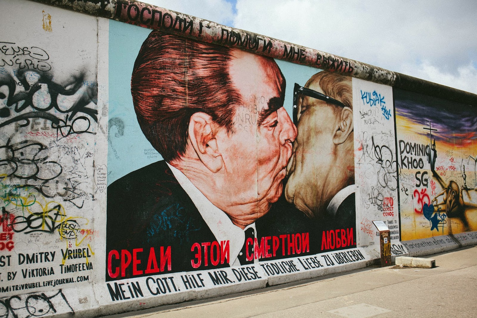 Eastside Gallery (Brezhnev and Honecker)