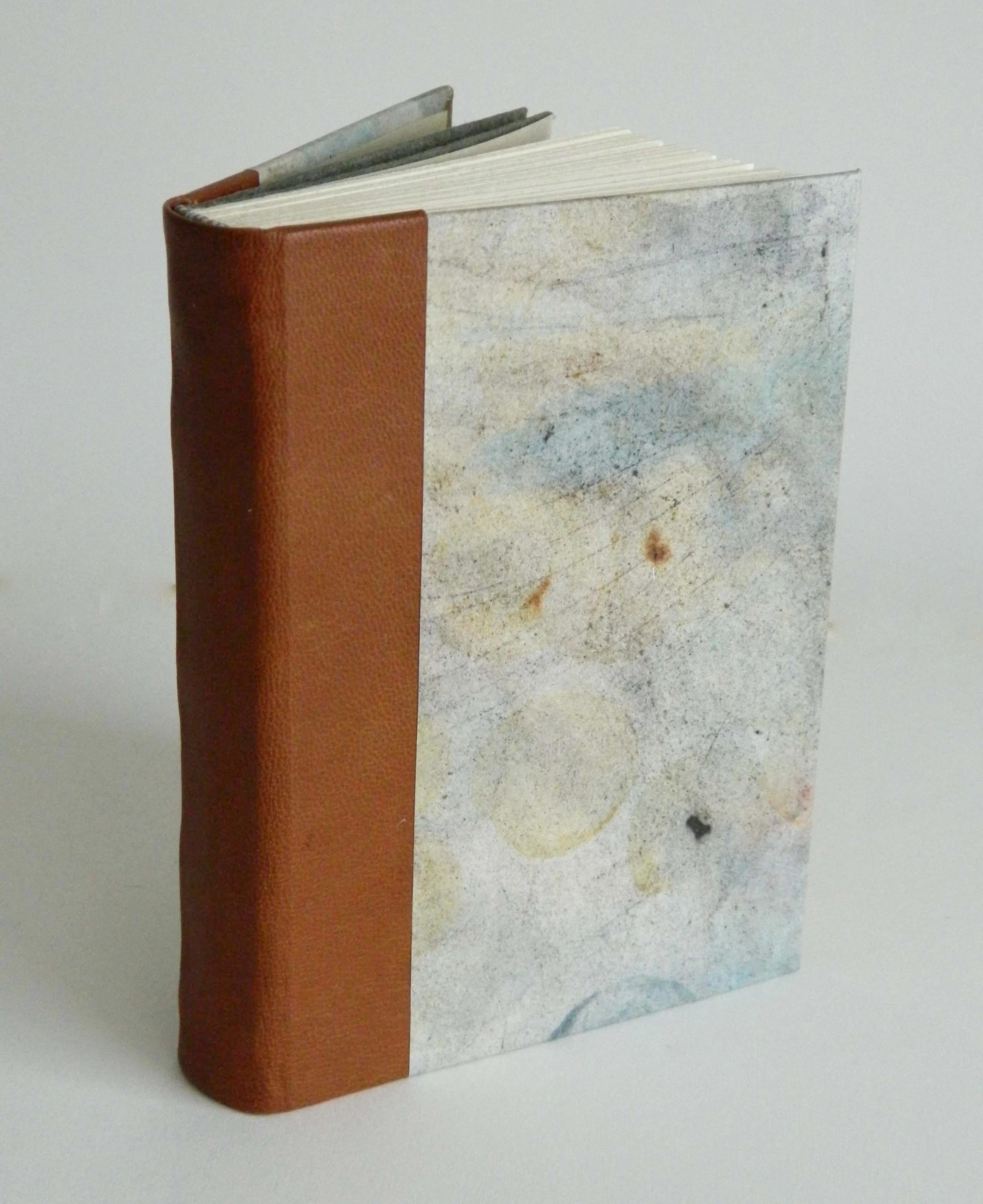 Rounded case binding