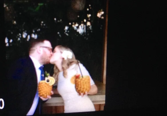 hawaii-wedding-pineapple