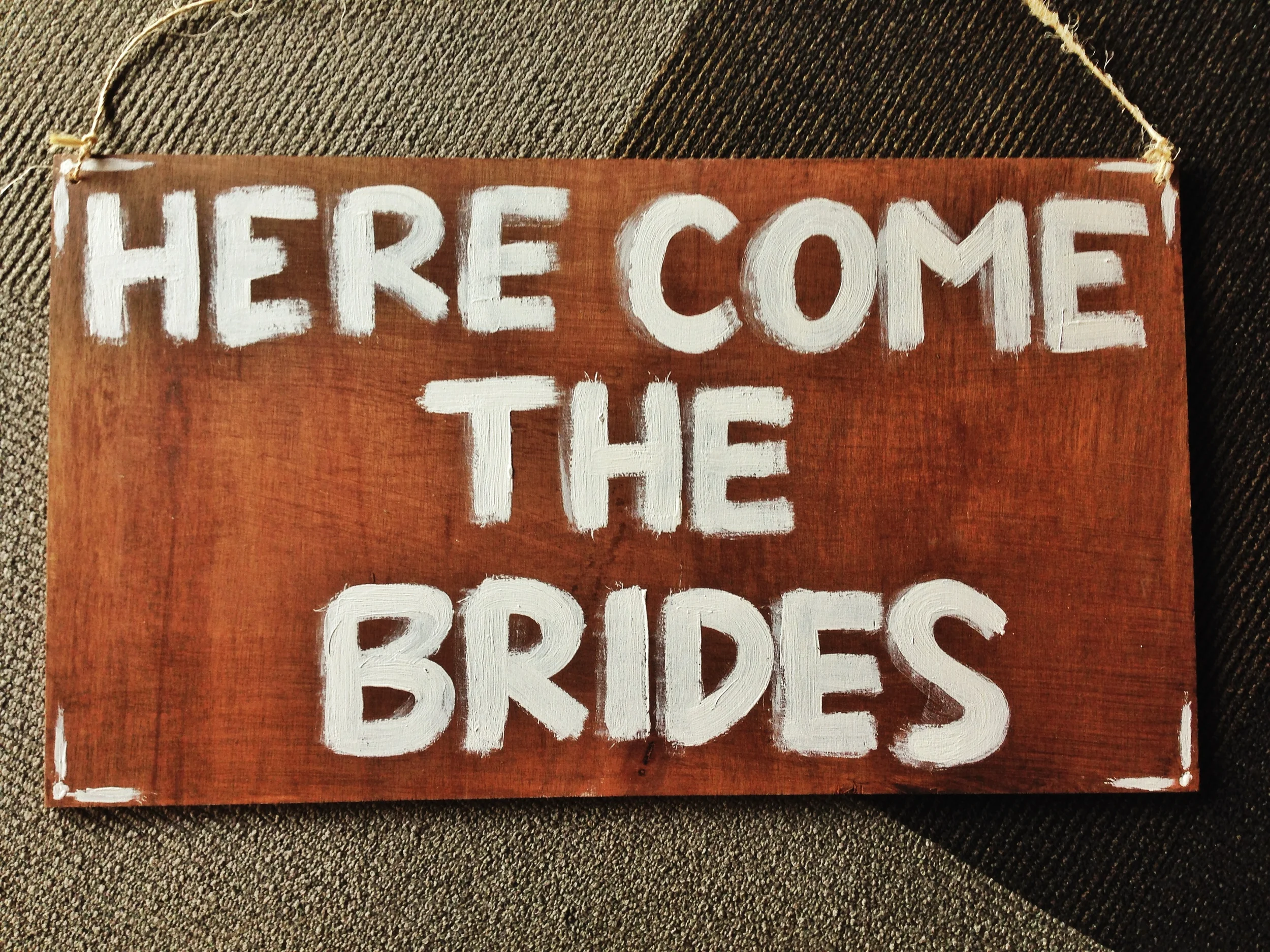 here-comes-the-bride-sign-diy