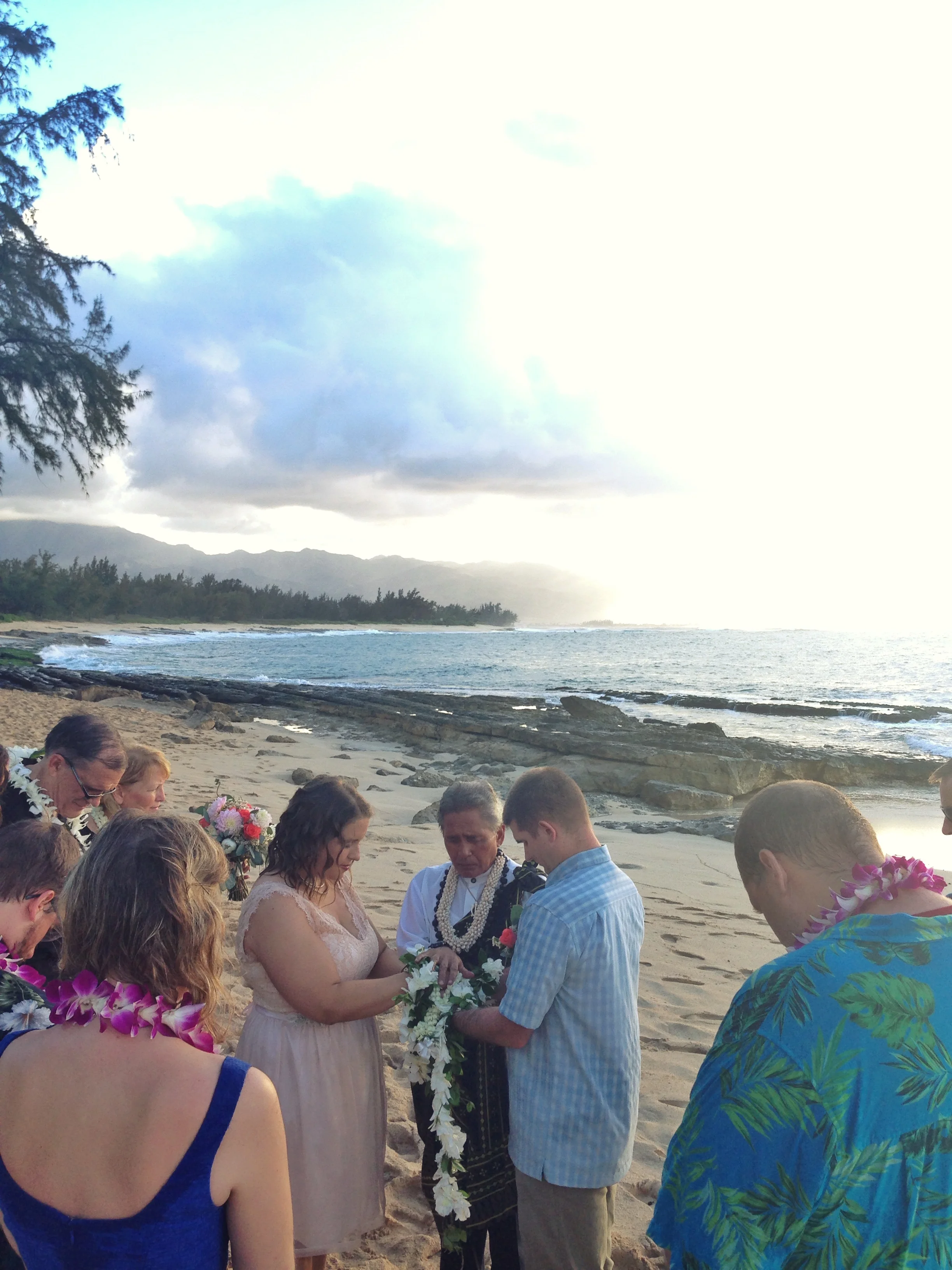 jacqueline-caleb-beach-hawaii-wedding-ceremony