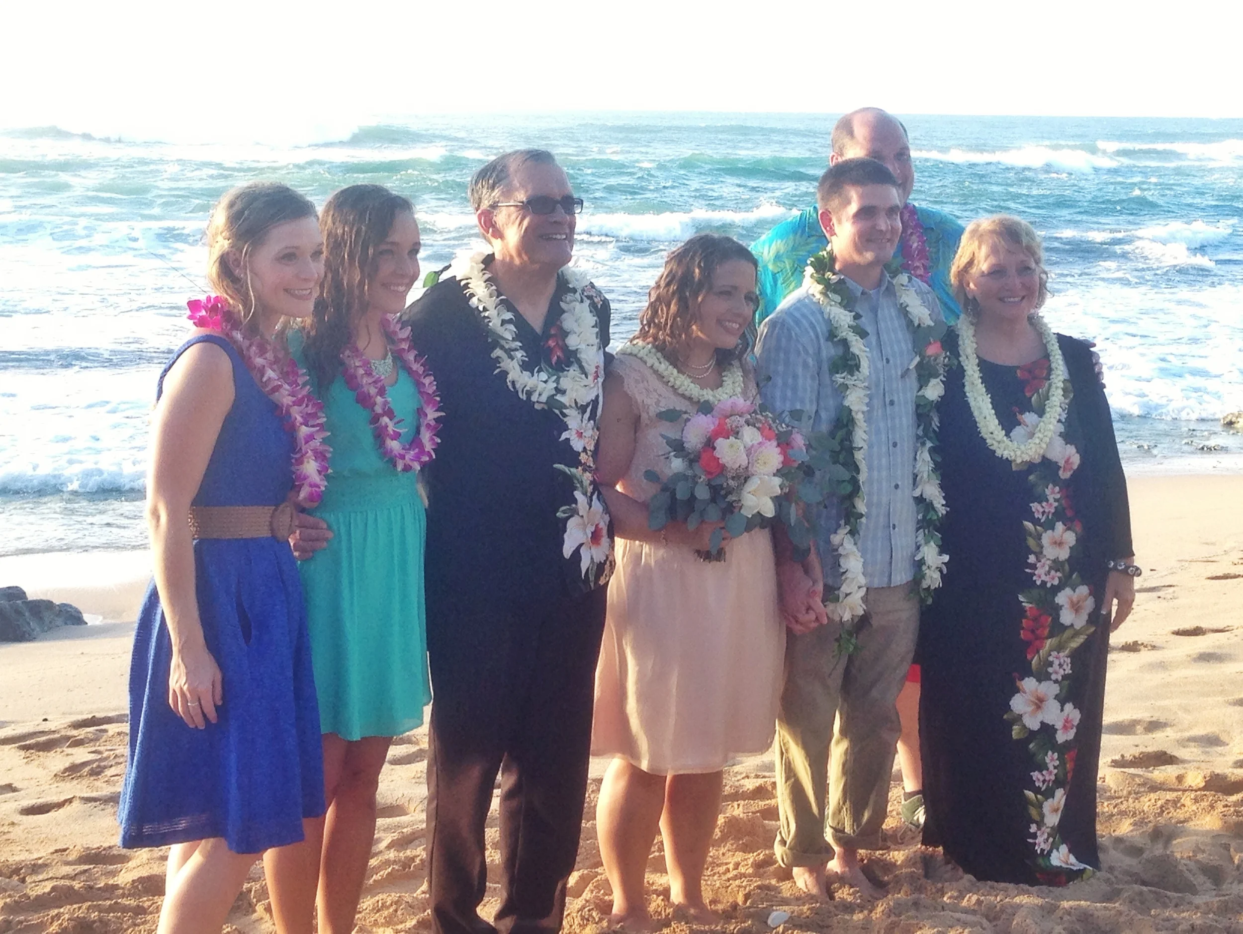 jacqueline-caleb-beach-hawaii-wedding-family