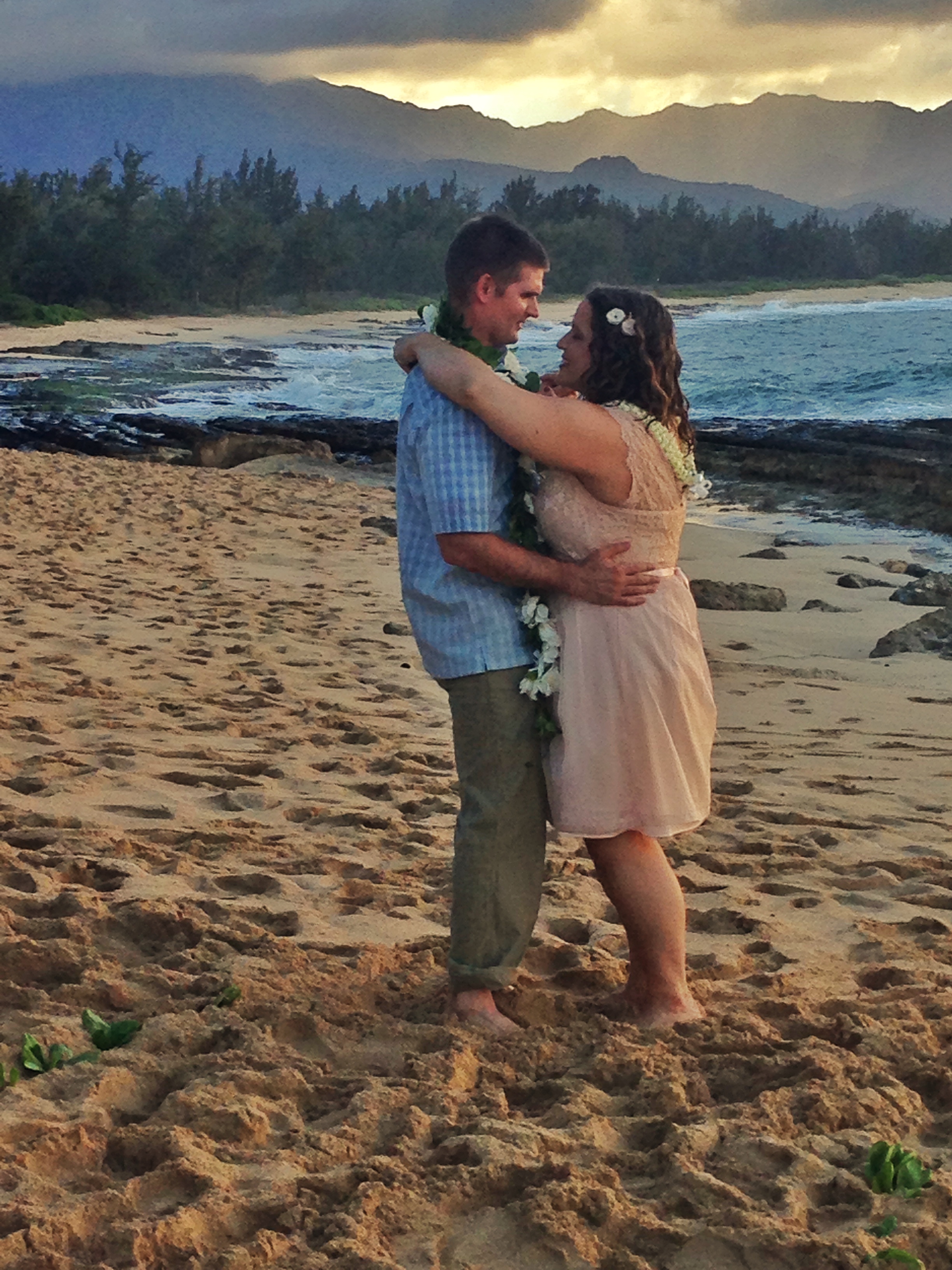 hawaii-beach-north-shore-wedding-dance
