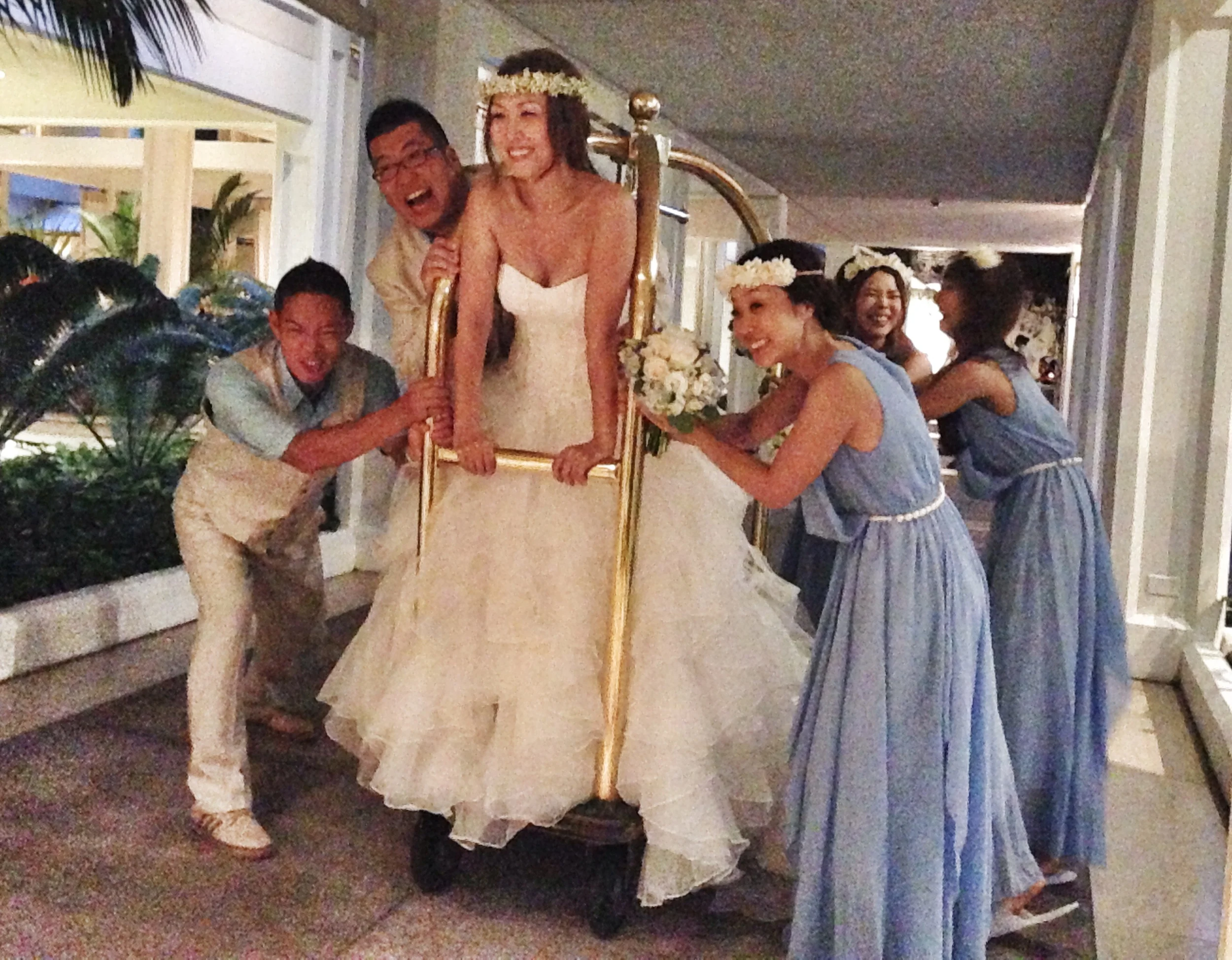 akemi-brett-wedding-party-fun