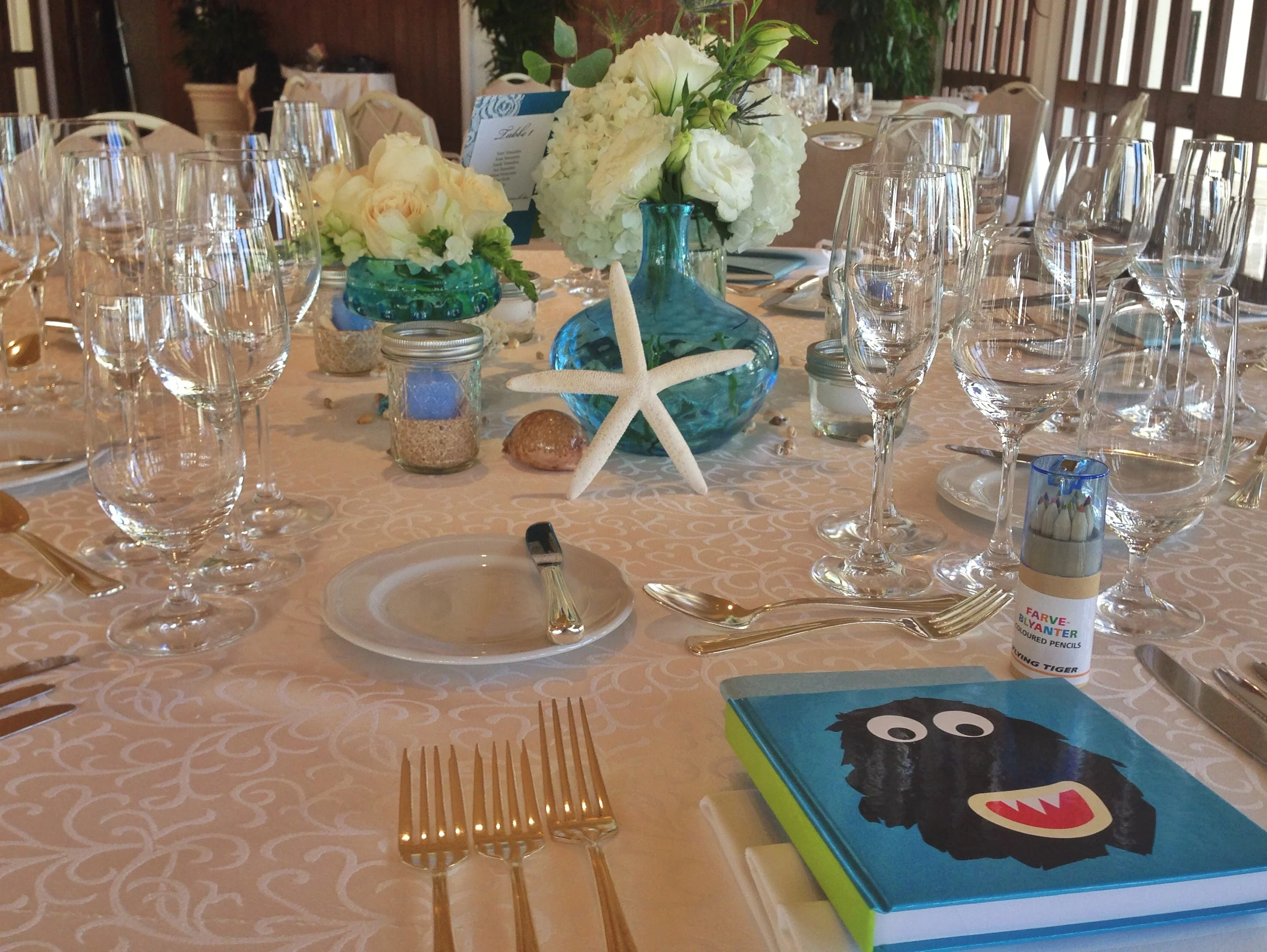 halekulani-wedding-reception-starfish-sea-blue-decoration