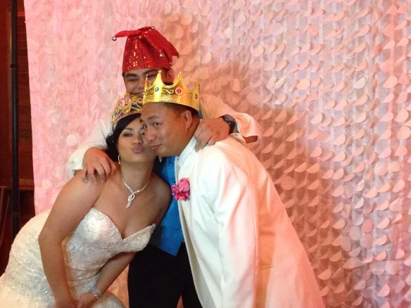 16-chester-mavel-photo-booth-wedding-hawaii.jpg