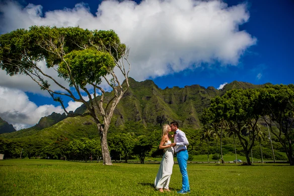 2-adam-jessica-outdoor-hawaii.jpg