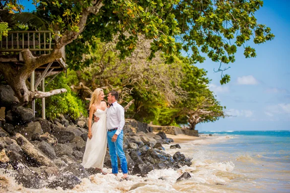 4-adam-jessica-outdoor-engagement-hawaii.jpg