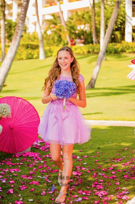 14-flower-girl-wedding-hawaii.png