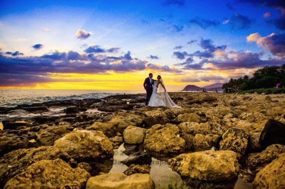 20-sunset-wedding-hawaii-koolina.png