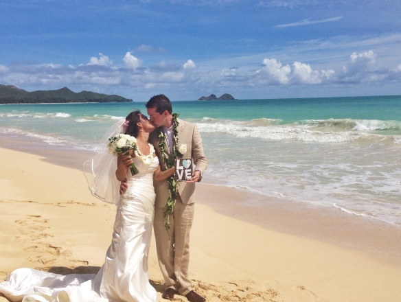 1-leo-mai-beach-hawaii-wedding.jpg