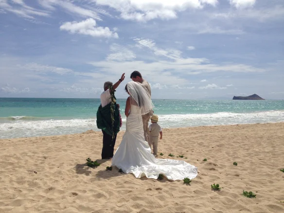 7-beach-hawaii-wedding-traditions.jpg