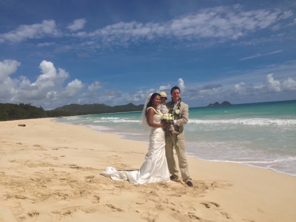 12-waimanalo-beach-wedding-oahu.jpg