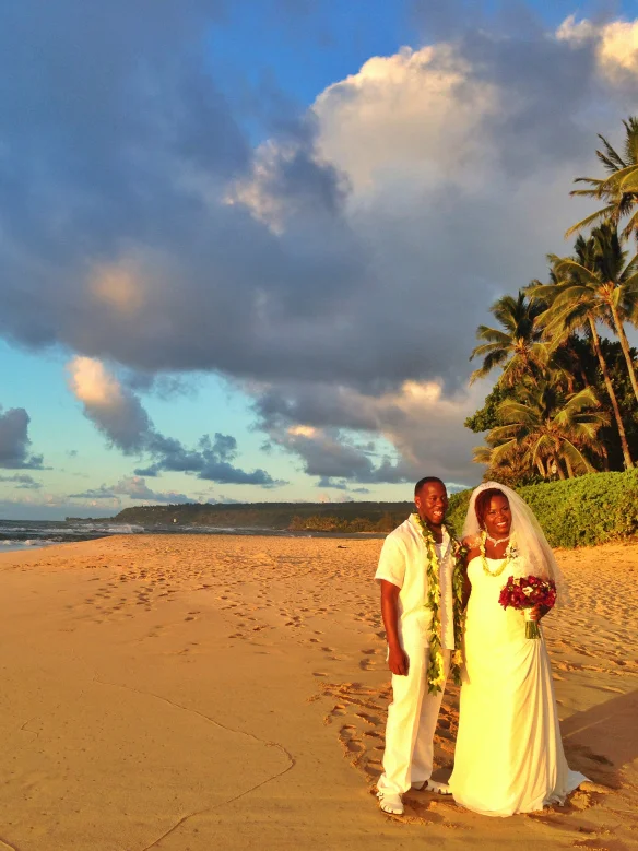17-chris-brittany-papailoa-beach-wedding-hawaii.jpg