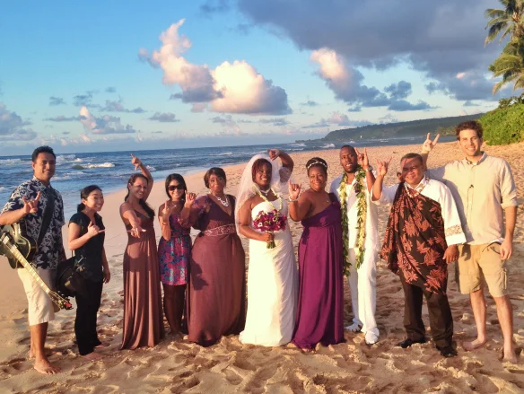 20-oahu-beach-wedding-party.jpg