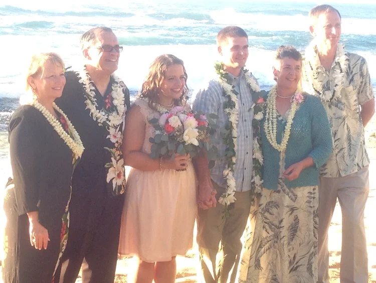 14-jacqueline-caleb-wedding-party-hawaii.jpg