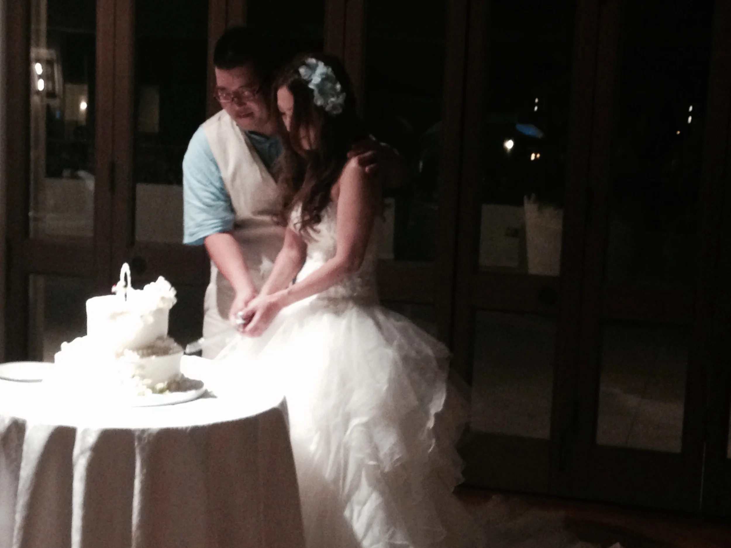 21-brett-akemi-cake-cutting.jpg