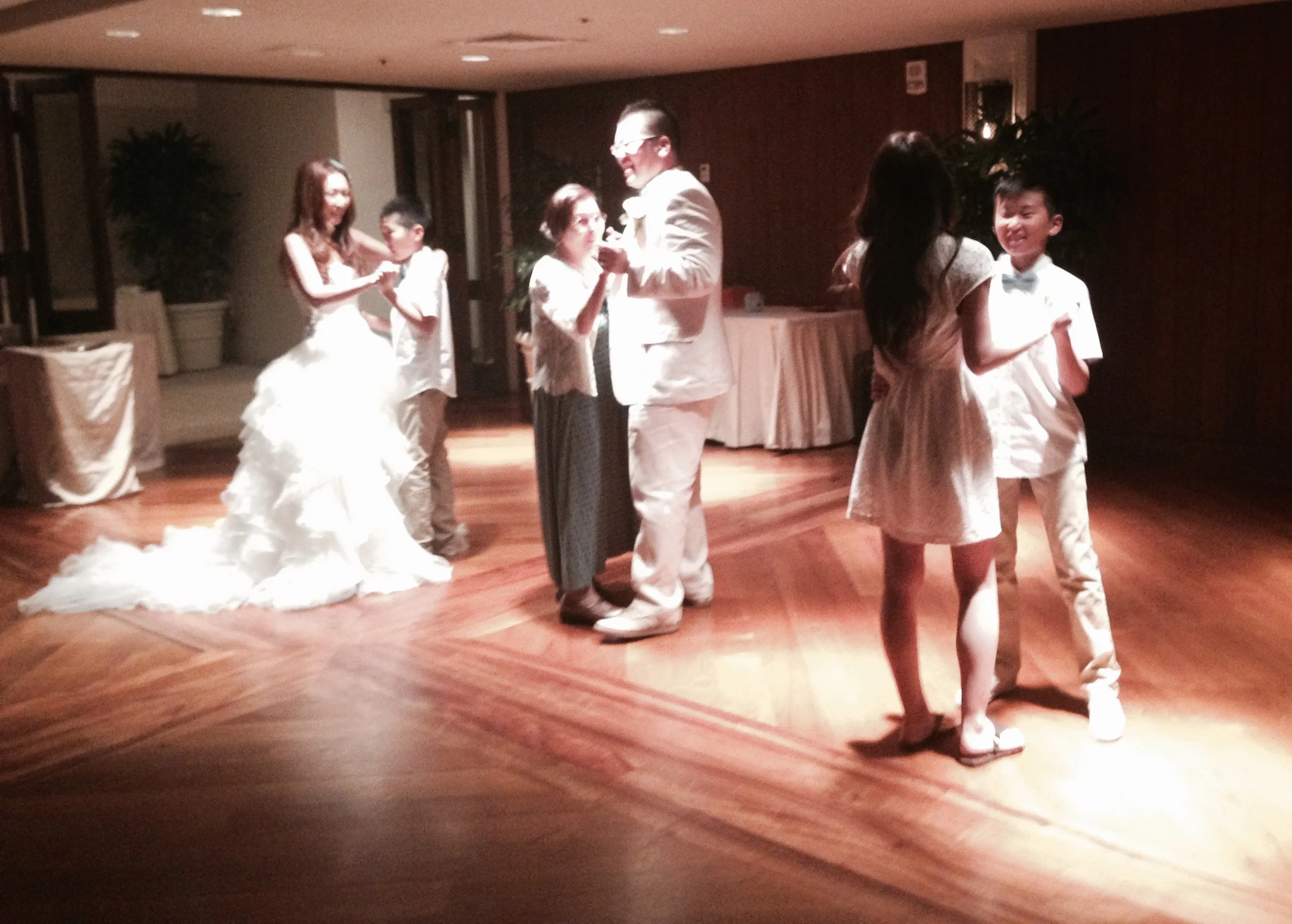 22-brett-akemi-wedding-dance.jpg