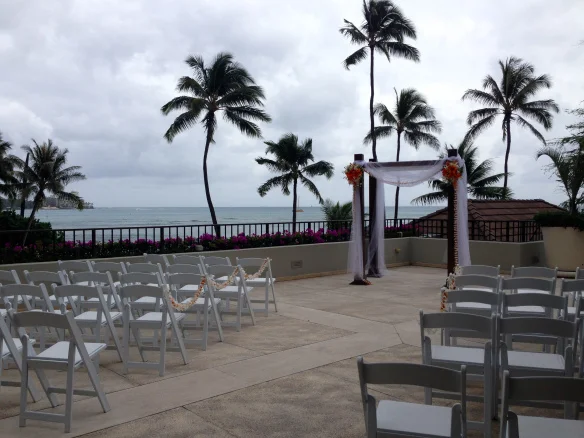 Halekulani hotel waikiki wedding.jpg