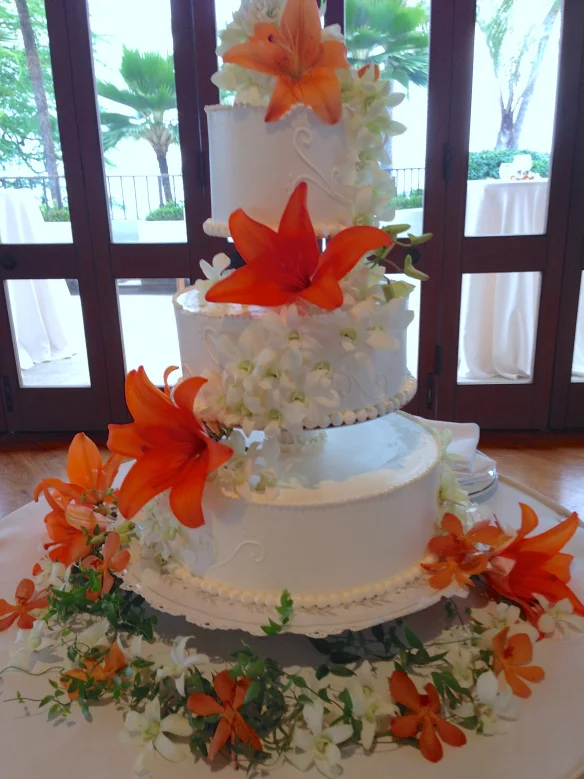 Halekulani hotel waikiki wedding.jpg