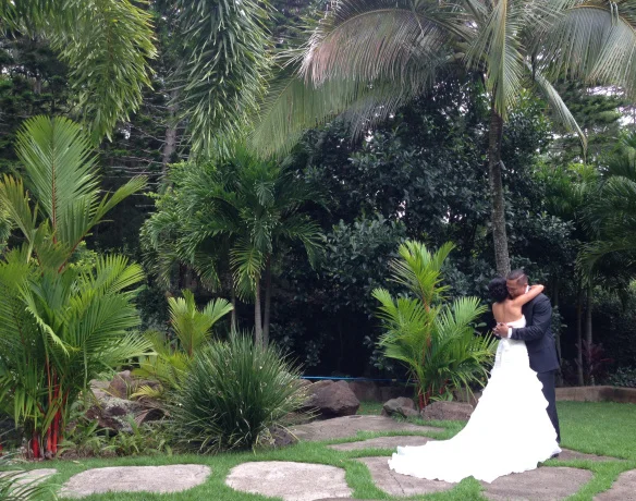 bella sophia estate hawaii wedding.jpg