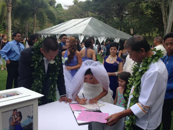 bella sophia estate hawaii wedding.jpg