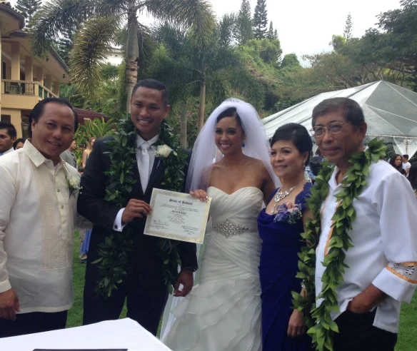 bella sophia estate hawaii wedding.jpg