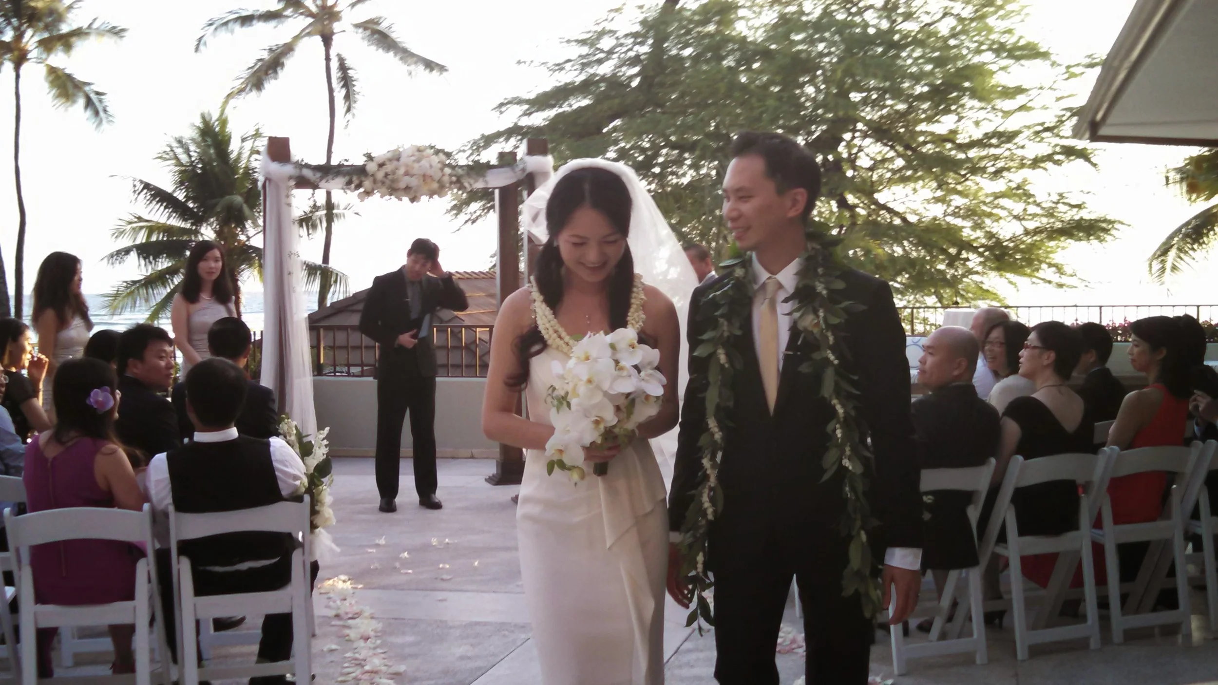 1-halekulani-hau-terrace-ceremony-gordon-bella.jpg